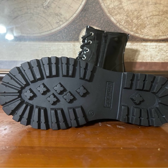 Steve Madden • JRockk Boots Kids Black Patent Round Toe Boots - Picture 3 of 5